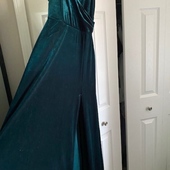 Hunter Green Velvet Formal Dress with Pockets - Picture 4 of 4